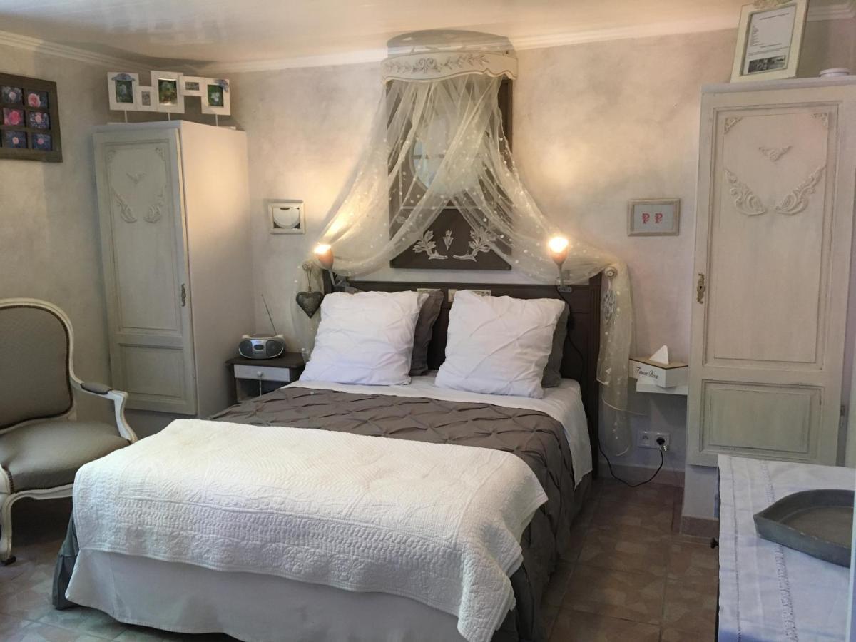 Hotel Lou Pero Mousco à Saint-Paul-en-Forêt Extérieur photo