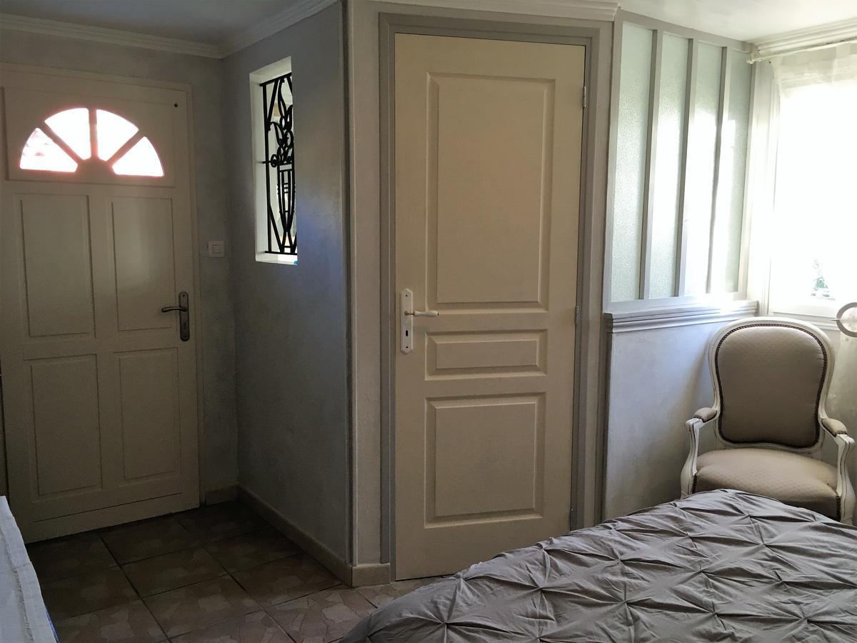 Hotel Lou Pero Mousco à Saint-Paul-en-Forêt Extérieur photo